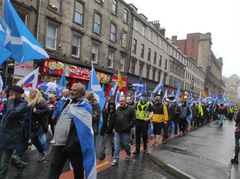 בינתיים, האוהדים הסקוטים כבר מתהלכים ברחובות גלאזגו. <STRONG>צפו בתהלוכה</STRONG> (שליחנו לסקוטלנד, מוטי פשכצקי)