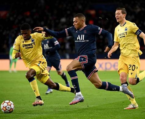 בינתיים המחצית השנייה היא בסימן התעוררות בלגית, פ.ס.ז` קצת נחלשה ותנסה להעיר את המשחק שלה בהמשך (getty)