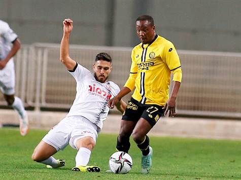 2,012&nbsp;אוהדים ראו את האיש הזה מגיע למספר מצבים מחוץ לרחבה. אבובאקר דומביה לא היה מספיק מדויק (אלן שיבר)