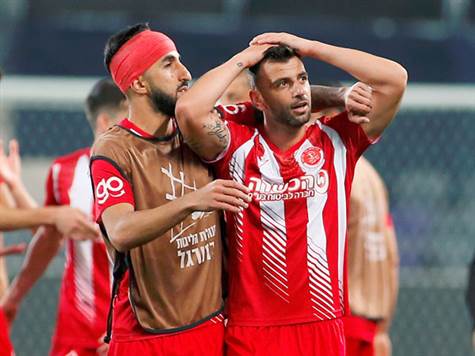 <P>הפועל תל אביב תגיע לבאר שבע במצב רוח מחויך. כזכור, במחזור האחרון השיגו האדומים 1:2 דרמטי במיוחד על בני סכנין הודות למהפך שהחל משער של יואב תומר בדקה ה-84 וכיבוש של שלומי אזולאי (הקשר) בדקה ה-90+5.</P>
<P><STRONG>צפו בתקציר הניצחון הדרמטי של הפועל תל אביב על בני סכנין:</STRONG></P>