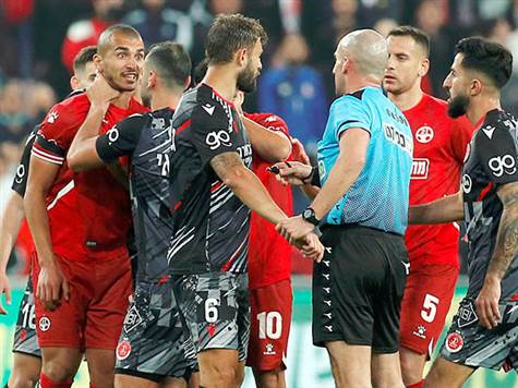 <P>קטטה רבת משתתפים, שני שחקנים נכנסו לפנקס</P>
<P>(אלן שיבר)</P>