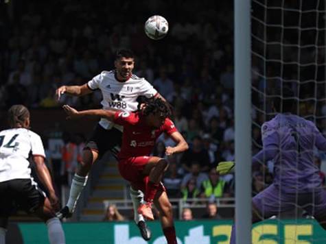 הגבהה נהדרת של טטה מימין ומיטרוביץ` כובש בנגיחה אחרי שהקדים את טרנט