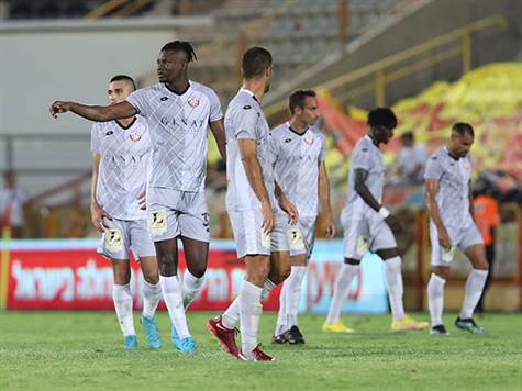 מהצד השני, גם הפועל חדרה סיימה את שלושת משחקיה האחרונים באותה התוצאה - במקרה שלה, תיקו 1:1. אבל אסף נמני ושחקניו יודעים שכדי לברוח באמת מהחלק התחתון, הם יצטרכו להתחיל לנצח - ומשחק ביתי מול בית``ר הפגיעה הוא הזדמנות טובה לכך (צילום: לירון מולדובן)