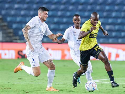 בית``ר באותה מתכונת - מחזיקה בכדור, אבל ברטקוס לא היה צריך לנתר פעם אחת עד עכשיו (צילום: דני מרון)