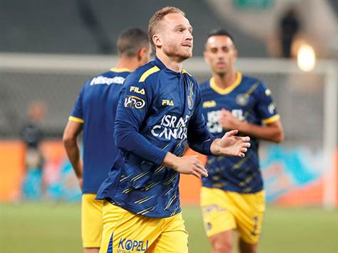 דן גלזר היום על הספסל, האח תמיר - בהרכב של הפועל חיפה (צילום: אלן שיבר)