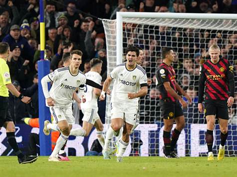 כדור קרן של גרינווד הגיע אל סטרוייק, שנגח פנימה, 1:3 לסיטי! (GETTY)