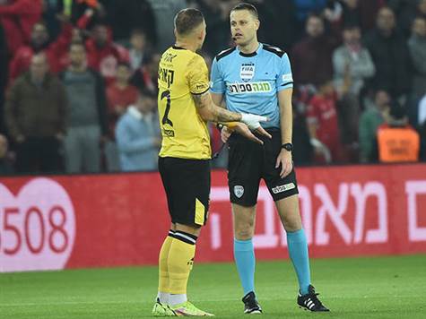 הקצב של ב``ש יותר מידי עבור נתניה עד כה. הנעת כדור מהירה מבלבלת את הגנת האורחים (ברני ארדוב)