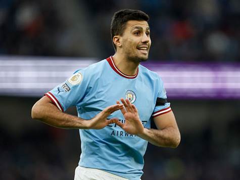 איזה מצב לסיטי! הגבהה מהצד עברה דרך טומיאסו ומצאה את רודרי ברחבה, משם הוא נגח את הכדור למשקוף, כשראמסדייל איגרף את הכדור לקרן לאחר מכן. מצב גדול מאוד לאורחים! (GETTY)