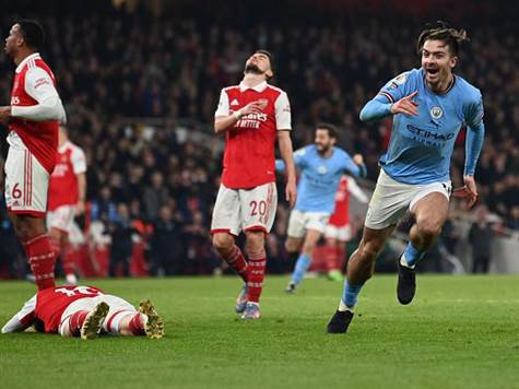 עוד טעות בהגנת ארסנל הובילה לבסוף לשני של הסיטיזנס, אחרי רצף מסירות על סף הרחבה, שהשאיר את גריליש לבד מול השער. 17 דקות לסיום! (GETTY)