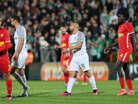 איזה מזל למכבי חיפה! טעות נוספת בהגנה הירוקה, הפעם של סק, הסתיימה ברוחב של ממאטה לכנעאן הפנוי, ששלח את הכדור משתי מטר מהשער - גבוה מעליו. זה היה צריך להיות השלישי (לירון מולדובן)