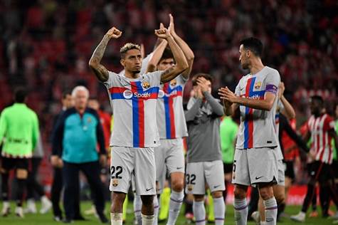 שחקני ברצלונה בסיום. יודעים כמה הניצחון הזה חשוב (Getty)