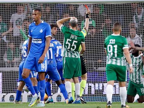 <P><STRONG>ואם הצרות של מכבי חיפה לא מספיקות - בטובינסיקה מורחק בצדק ויחמיץ את הפועל באר שבע!</STRONG></P>
<P><STRONG>(מאור אלקסלסי)</STRONG></P>