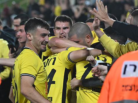 <STRONG>אחרי שבעה מחזורים רצופים ללא ניצחון, שישה מתוכם הפסדים, מכבי נתניה חזרה לנצח עם 0:2 על מ.ס. אשדוד, שמסתבכת בתחתית. בר כהן ופלקושצ`נקו עם השערים (ברני ארדוב)</STRONG>