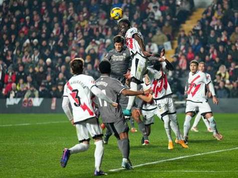 הבלם עלה גבוה מעל כולם בכדור קרן ונגח לפינה הרחוקה של קורטואה. שני שערים בנגיחה של ראיו, שללא ספק מובילה בצדק (getty)