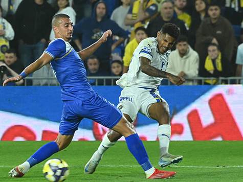 אחרי פתיחת משחק פנטסטית, מכבי ת``א פתחה קצת לאט את המחצית השנייה. הקצב יורד (צילום: ברני ארדוב)