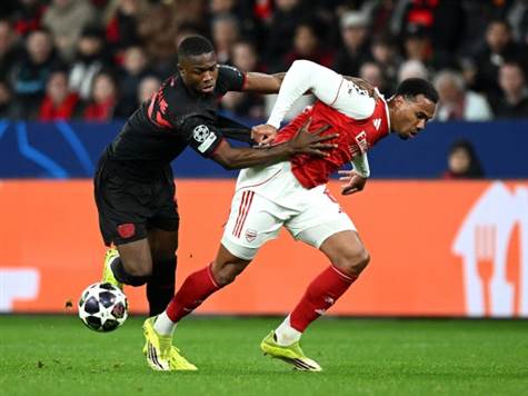 חצי שעה של כדורגל מאחורינו, ארסנל דומיננטית יותר אבל הגיעה רק למצב אחד מסוכן במיוחד.<br />(Photo by Stuart MacFarlane/Arsenal FC via Getty Images)