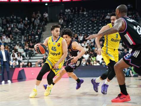 <p>מכבי תל אביב עלתה למשחק נגד פריז כשהיא יודעת שהיא חייבת ניצחון, אבל על הפרקט זה פשוט לא נראה כך. הצהובים בפיגור אסטרונומי של 61:38, לאחר 20 דקות שיעדיפו לשכוח</p><p><br /><strong>צפו בתקציר המחצית >></strong></p>