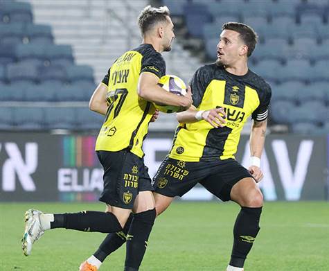 אחרי המהפך הדרמטי נגד טבריה, בית``ר תנסה לנצח דרבי - ולהמשיך ולהיצמד לפסגה. ברק יצחקי יעלה הערב בסגל חסר במיוחד - ללא ירדן שועה ואיילסון טבארש המוצהבים, וכמובן ירין לוי ועדי יונה הפצועים (צילום: אלן שיבר)