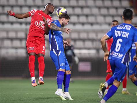 מאבק אוויר על הכדור (מאור אלקסלסי)