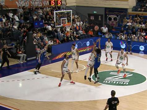 דאוטין עם סל ועבירה, נקודות ראשונות שלו מאז הרבע הראשון