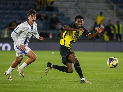 בית"ר מובילה והקהל מאחוריה בטירוף. האם היא תשמור על היתרון? (צילום: קובי אליהו)