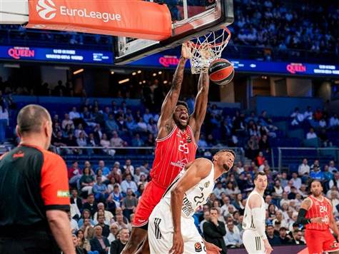 <strong>ככה פותחים פלייאוף! דאנק גדול של אוטורו</strong>