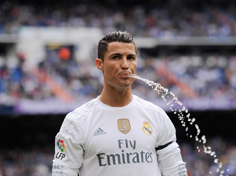 פריס מגיעה אחרי 14 משחקים ללא הפסד בכל המסגרות (12 ניצחונות ו-2 תוצאות תיקו). ריאל מגיעה אחרי 12 משחקים ללא הפסד, מתוכם 8 ניצחונות ו-4 תוצאות תיקו. האם מישהי תפסיד היום או ששתיהן יתחלקו בנקודות?