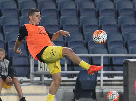 אחרי עזיבתו של אצילי, הרבה נמצא על הכתפיים של ורד