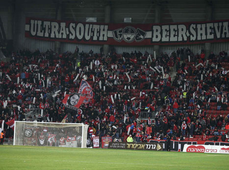 האוהדים הגיעו לתמוך (אלן שיבר)