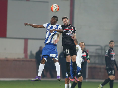 <STRONG>המשחק מתנהל בעיקר בין שתי הרחבות. מצבים אין (יוסי שקל)</STRONG>