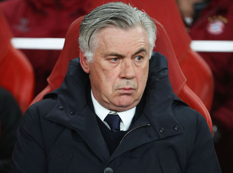 אנצ`לוטי ודאי לא מרוצה ממה שהוא רואה עד כה, אבל הפיגור 1:0 סביר בסה``כ (צילום: Getty)