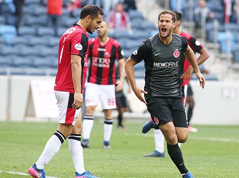 הירש&nbsp;חוגג את ה-3:3 (יוסי שקל)