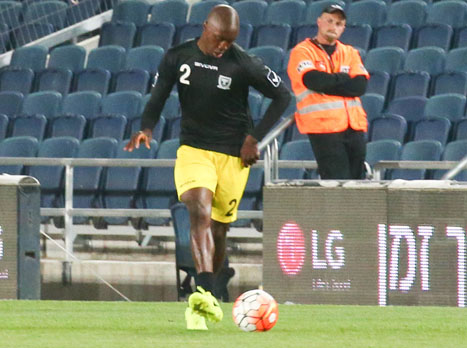 אנטואן קונטה בחימום אחרון. אחד השחקנים הכי חשובים במערך של מימר (צילום: דני מרון)