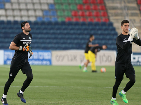 לויטה וגלזר מתחממים&nbsp;(צילום: נימרוד גליקמן)