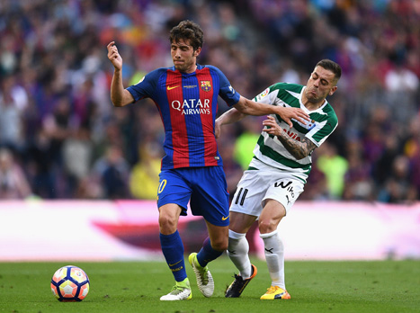 מחצית בקאמפ נואו. 0:1 לאייבר. האם ברצלונה יכולה לחזור ולזכות באליפות?