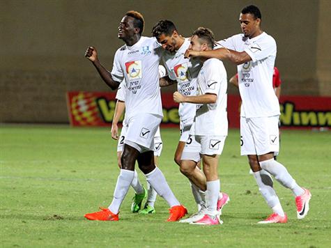 רק לפני שבוע וחצי הפועל עכו ניצחה 1:2 את בני סכנין בגביע הטוטו והדיחה אותה אחרי שער ובישול של עמראן אלקרנאווי (צילום: אנצ`ו גוש).