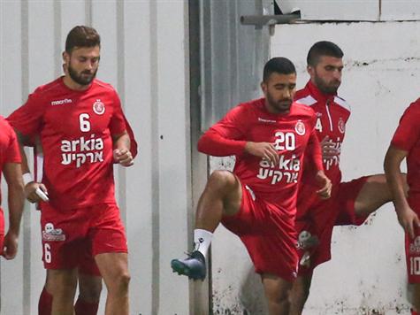 גוטליב יפתח בהגנת הפועל ת``א (דני מרון)