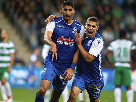 כהן וסולומון בטירוף. דווקא מכבי פ``ת עלתה ליתרון בחיפה (צילום: אלן שיבר)