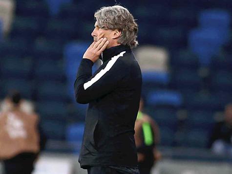 רוב מאס עדיין מעביר את ההוראות במכבי חיפה (צילום: אלן שיבר)