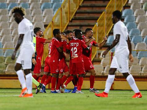 הפועל עולה ליתרון ראשון בי``א (צילום: לירון מולדובן)