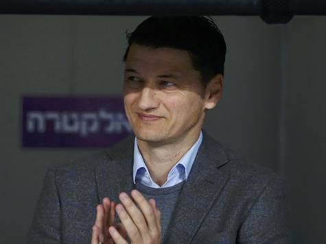 מודאג? בינתיים איביץ` מחייך (צילום: אלן שיבר)