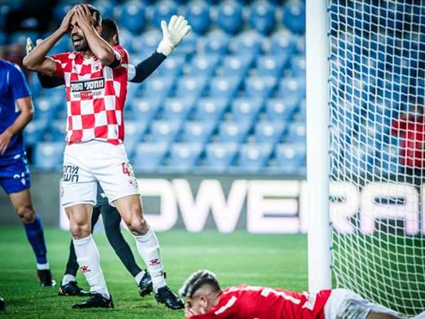 זה כמעט היה הראשון של ב``ש! הגבהה טובה מצד שמאל מצאה את הראש של קבהא, ש``החליק`` את הכדור לאחור. חטואל גלש עם הרגל כדי לדחוק מקרוב לרשת, אבל פספס את הכדור (עודד קרני)