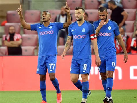 מהלך קבוצתי נהדר של אשדוד הוביל לשער היתרון: אזולאי סיפק מסירת עומק אופיינית, דוד ובריהון החליפו ביניהם מסירות, והאחרון נותר לבדו מול לויטה ועם החלק החיצון של הנעל נעץ את הכדור ברשת (ברני ארדוב)