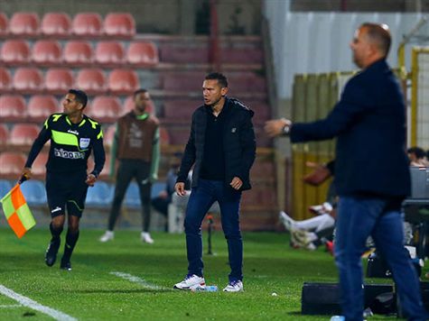 רן בן שמעון וברק בכר. בפעם האחרונה שהשניים נפגשו באיצטדיון הי``א, ידו של מאמן אשדוד היתה על העליונה עם 0:1 קטן-גדול (לירון מולדובן)