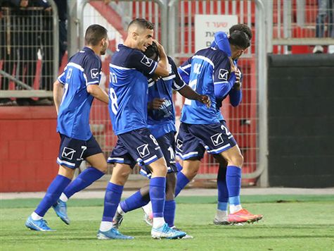 <STRONG>צפו בגויאגון משלים צמד נפלא בדרך ל-0:4:</STRONG>