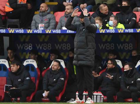 שלאפ הוריד בראש כדור שהוגבה לרחבה ואדואר ניסה לבעוט בעקב, אך לא הכניע את אליסון. דקות טובות של פאלאס בהתקפה, ואיומות של ליברפול בהגנה. (Getty)