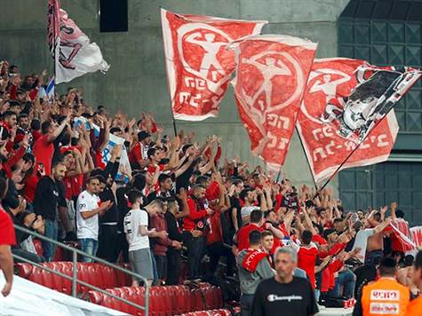 חגיגה אדומה ביציעים (אלן שיבר)