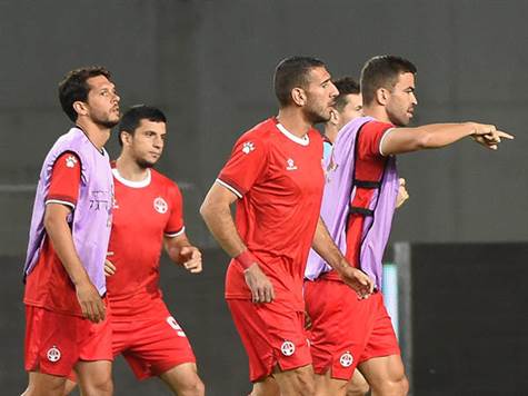 שחקני ב``ש מתחממים (ברני ארדוב)