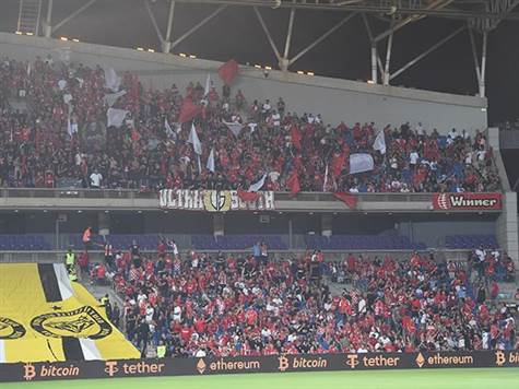 מחנות האוהדים. צמודים במיוחד אחד לשני (ברני ארדוב)