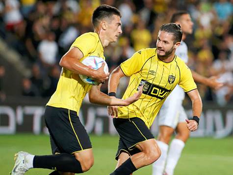 דקות טובות של בית``ר עכשיו. ניקולאסקו כבש את שערו השני העונה (צילום: אלן שיבר)